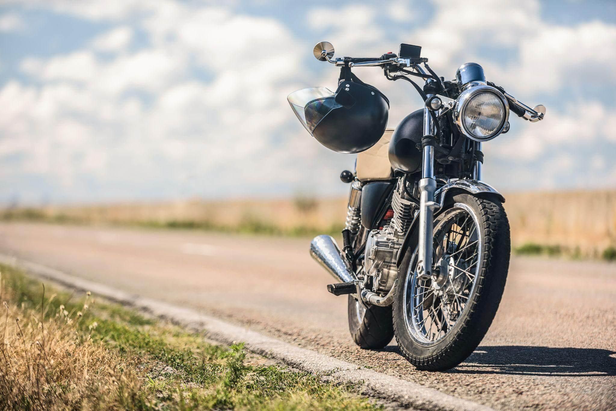 a motorcycle is parked on the side of the road